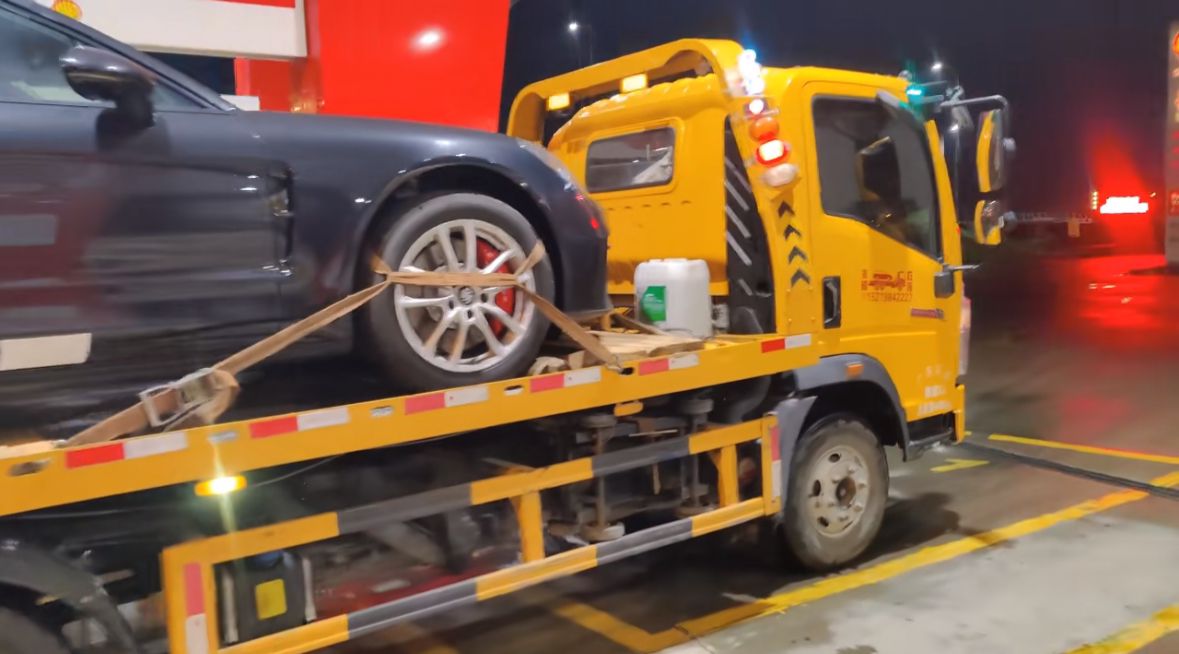 大港行车途中遇到突发状况该如何呼叫道路救援？